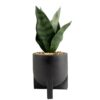 Maceta con planta artificial — vista 1